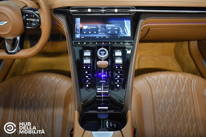 ASTON MARTIN DB12 V8 Volante